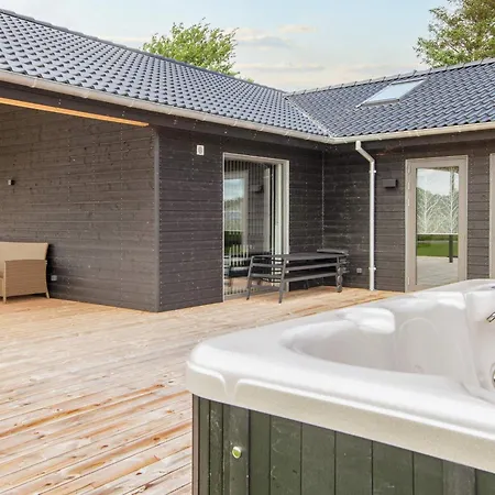 5 Star In Ansager-by Traum